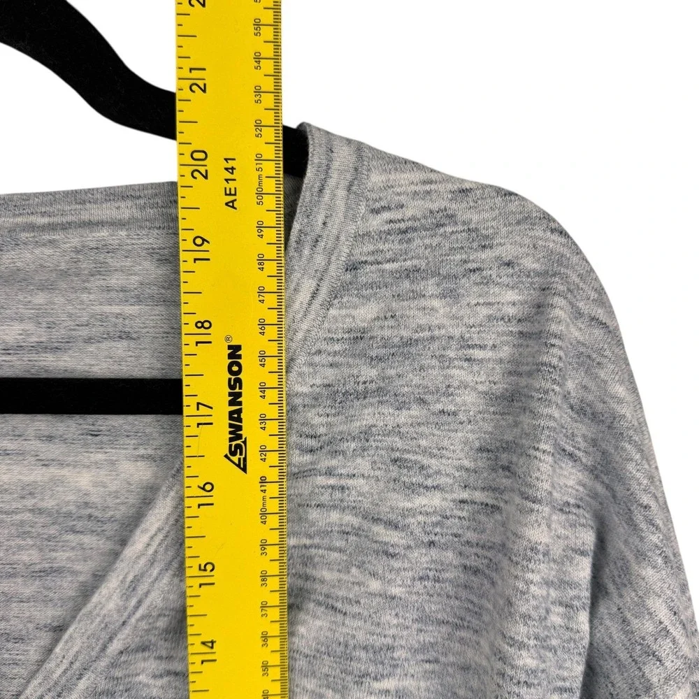J. Crew Sweater Size M Heathered Gray V‎ Neck Button Front Cropped Capsule
